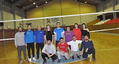 Kaymakam Sülün gençlerle voleybol maçı yaptı