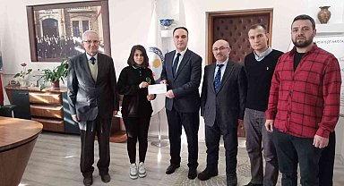 Kaymakam Tosun, kompozisyon yarışması il birincisi öğrenciyi ödüllendirdi