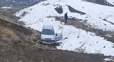 Kaza sonrası araçtan çıkamayan sürücü donarak öldü