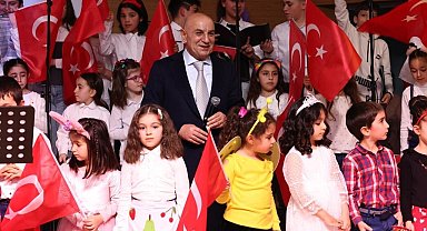 Keçiören Belediye Konservatuvarı Çocuk Korosundan yeni yıl konseri