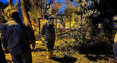 Kemer'de fırtına ve yağmur etkili oldu