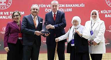 Kenan Yavuz, ödülünü Cumhurbaşkanı Erdoğan'ın elinden aldı
