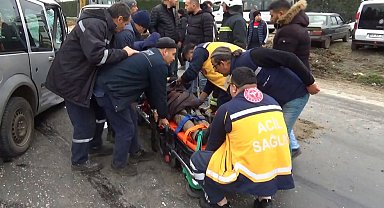 Kepçe ile ticari araç çarpıştı