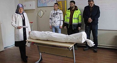 Kimi korkusunu yenmek için, kimi meslek sahibi olmak için geliyor