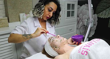 Kırışıklıkları yok eden maske uygulaması