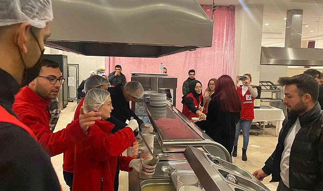 Kızılay'dan öğrencilere çorba ikramında