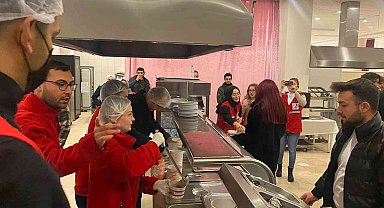 Kızılay'dan öğrencilere çorba ikramında