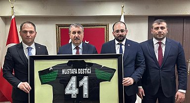 Kocaelispor formasını Mustafa Destici'ye götürdüler