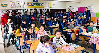 Konserle toplanan kitaplar okullara ulaştırılıyor