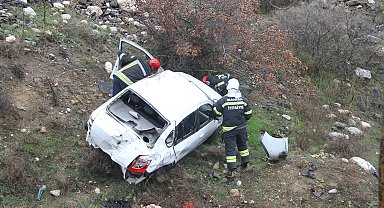 Kontrolden çıkan otomobil şarampole devrildi