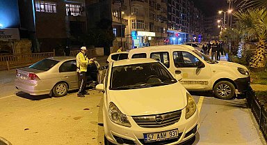 Kontrolden çıkıp virajı alamayan otomobil 4 aracı biçti