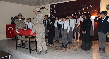 Köy okullu öğrencilerden şiir dinletisi