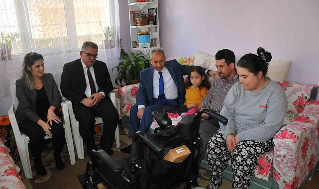 Küçük Huriye'nin akülü engelli sandalye sevinci