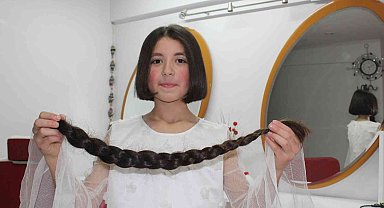 Küçük Zeynep beline uzanan saçlarını lösemili çocuklara bağışladı