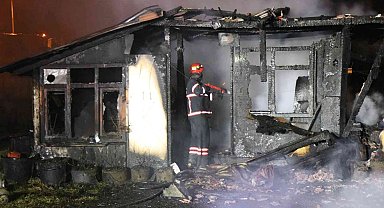 Kullanılmayan barakada yangın çıktı, 1 yavru köpek telef oldu