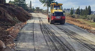 Kuşadası'nda yol çalışmaları devam ediyor