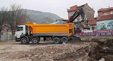 Kütahya 30 Ağustos İş Merkezi'nde hafriyat mesaisi