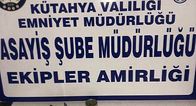 Kütahya'da bir kişinin üzerinde kesici alet ve uyuşturucu bulundu