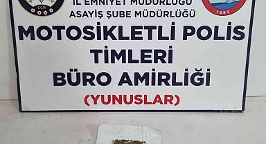 Kütahya'da hakkında arama kaydı bulunan şahıs uyuşturucuyla yakalandı