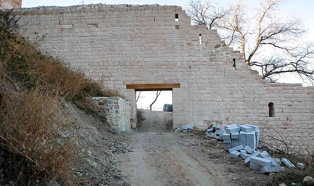 Kütahya'da kale kapısı tamam