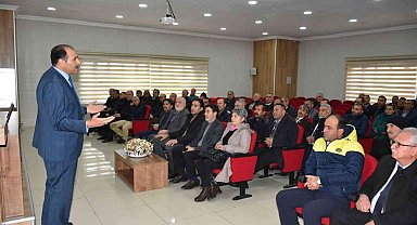 Mahalle ve köy muhtarlarına aile eğitimi verildi