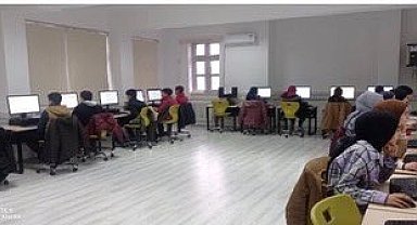 Malatya'da DYK sınavında 285 öğrenci ter döktü