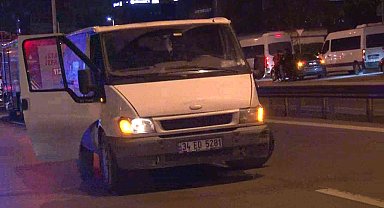 Maltepe'de otomobil minibüse arkadan çarptı: 4 yaralı
