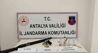 Manavgat'ta uyuşturucu ve ruhsatsız silah ele geçildi