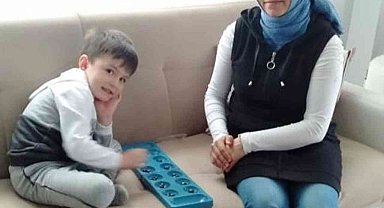 Mangala oynayarak matematiği sevdiriyor