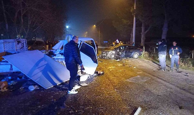 Manisa'da yeni yılın ilk saatlerinde acı kaza: 1 ölü, 6 yaralı