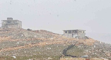 Mardin'de yılın ilk karı lapa lapa yağdı