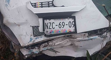 Meksika'da çarpışan 2 araç 30 metrelik uçuruma yuvarlandı: 4 ölü, 20 yaralı