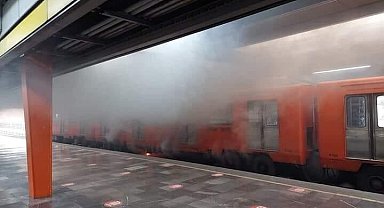 Meksika'da metronun vagonu alev aldı