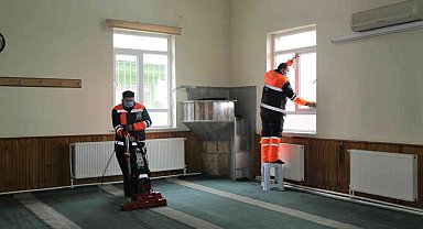 Melikgazi'nin Camileri Son Teknolojik Araçlarla Temizleniyor