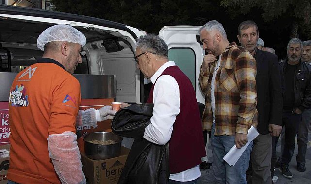 Mersin Büyükşehir'den kış günlerinde vatandaşlara 'kaynar' ikramı
