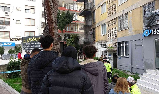 Mersin'de 4 katlı apartmanda yangın çıktı