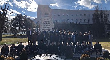 Milletvekili Güneş öğrencileri TBMM'de gezdirdi