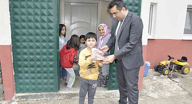 Milli Eğitim Müdürü Gümüş öğrencilere kitap hediye etti