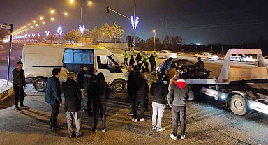 Minibüs ile otomobil çarpıştı: 8 yaralı