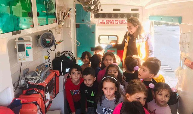 Minik öğrenciler ambulansı tanıdı