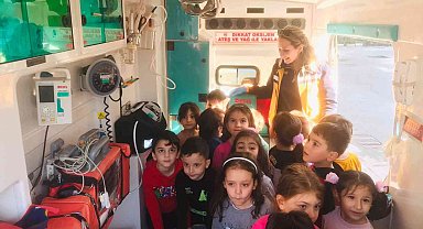 Minik öğrenciler ambulansı tanıdı