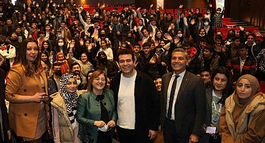 Mobil uygulama ile gençlere hediye dağıtıldı