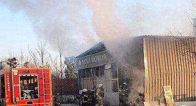 Mobilya üretim atölyesinde çıkan yangın söndürüldü