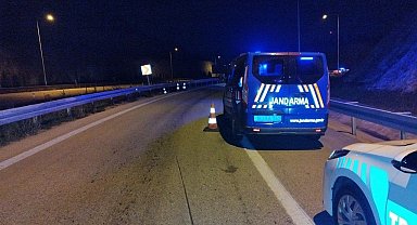 Motosiklet bariyerlere çarptı: 1 ölü, 1 yaralı