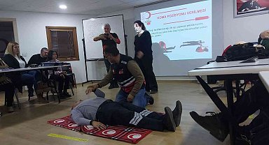 Motosiklet kullanıcıları Kızılay'dan ilkyardım eğitimi aldı