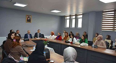 Müdür Akyol öğretmenlere ders verdi