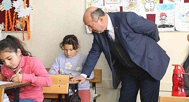 Müdür Başyiğit, "Kitaplarla her yaşta dost olun"