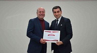 Müdür Dr. Damkacı'dan iki sağlık görevlisine teşekkür belgesi verdi