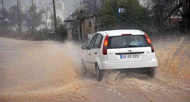 Muğla'ya sağanak yağış, dolu ve ani sel uyarısı