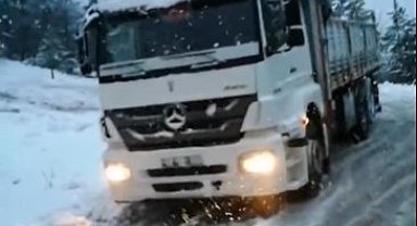 Murat Dağı Termal Kayak Merkezi'ne mevsimin ilk karı yağdı